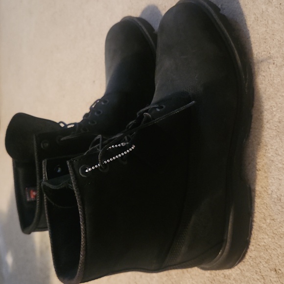 Gently used timberland waterproof boots - Picture 2 of 9